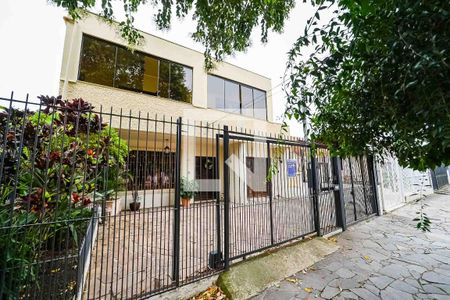 Casa à venda com 423m², 5 quartos e 3 vagasFachada