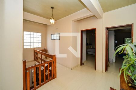 Casa à venda com 423m², 5 quartos e 3 vagasHall entre as suítes