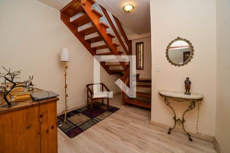 Casa à venda com 423m², 5 quartos e 3 vagasEscada