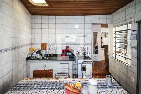 Casa à venda com 181m², 3 quartos e 6 vagas Casa à venda com 181m², 3 quartos e 6 vagasCasa 1: Cozinha 1