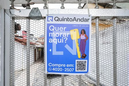 Casa à venda com 181m², 3 quartos e 6 vagas Casa à venda com 181m², 3 quartos e 6 vagasFachada