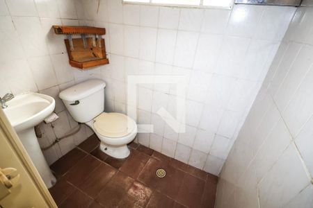 Casa à venda com 181m², 3 quartos e 6 vagas Casa à venda com 181m², 3 quartos e 6 vagasCasa 2: Banheiro 2