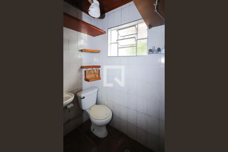 Casa à venda com 181m², 3 quartos e 6 vagas Casa à venda com 181m², 3 quartos e 6 vagasCasa 2: Banheiro 2