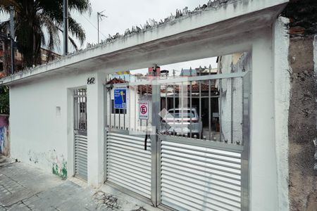 Casa à venda com 181m², 3 quartos e 6 vagas Casa à venda com 181m², 3 quartos e 6 vagasFachada