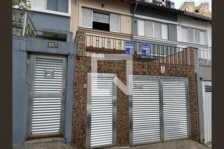 Casa à venda com 120m², 2 quartos e 1 vagaFachada