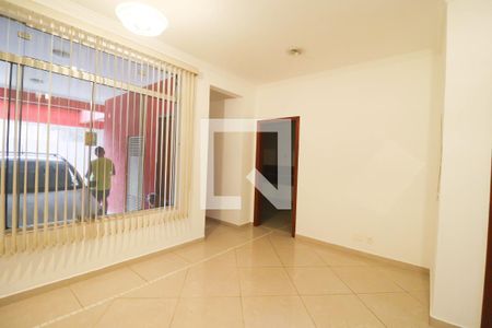 Casa à venda com 245m², 3 quartos e 3 vagasSala