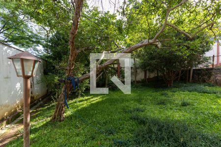 Casa de condomínio à venda com 400m², 3 quartos e 4 vagas Casa de condomínio à venda com 400m², 3 quartos e 4 vagasÁrea comum - Quintal