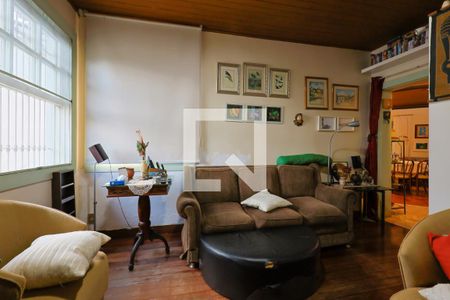 Casa de condomínio à venda com 400m², 3 quartos e 4 vagas Casa de condomínio à venda com 400m², 3 quartos e 4 vagasSala de TV