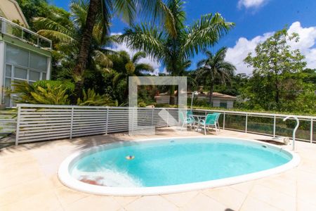 Casa de condomínio à venda com 250m², 4 quartos e 5 vagasPiscina
