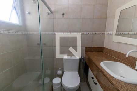 Casa de condomínio à venda com 250m², 4 quartos e 5 vagasBanheiro da Suíte 2