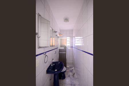 Casa à venda com 250m², 3 quartos e 11 vagasEdicula - Banheiro 