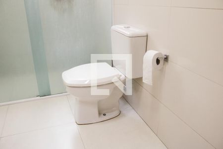 Casa à venda com 450m², 4 quartos e 5 vagas Casa à venda com 450m², 4 quartos e 5 vagasBanheiro
