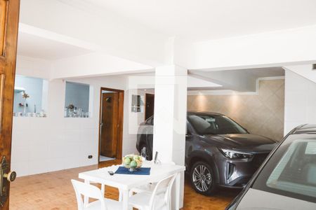 Casa à venda com 450m², 4 quartos e 5 vagas Casa à venda com 450m², 4 quartos e 5 vagasGaragem