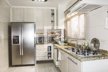 Casa à venda com 450m², 4 quartos e 5 vagas Casa à venda com 450m², 4 quartos e 5 vagasCozinha
