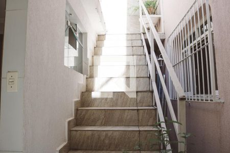 Casa à venda com 450m², 4 quartos e 5 vagas Casa à venda com 450m², 4 quartos e 5 vagasEscada