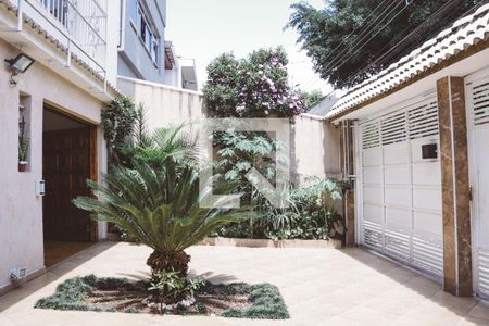 Casa à venda com 450m², 4 quartos e 5 vagas Casa à venda com 450m², 4 quartos e 5 vagasGaragem
