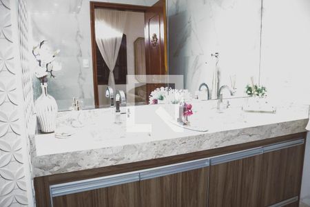Casa à venda com 450m², 4 quartos e 5 vagas Casa à venda com 450m², 4 quartos e 5 vagasBanheiro da Suíte