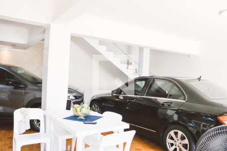 Casa à venda com 450m², 4 quartos e 5 vagas Casa à venda com 450m², 4 quartos e 5 vagasGaragem
