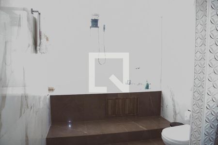 Casa à venda com 450m², 4 quartos e 5 vagas Casa à venda com 450m², 4 quartos e 5 vagasBanheiro da Suíte