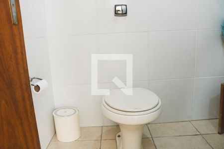Casa à venda com 450m², 4 quartos e 5 vagas Casa à venda com 450m², 4 quartos e 5 vagasBanheiro de serviço