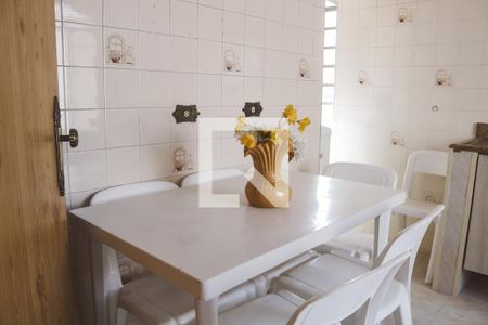 Casa à venda com 450m², 4 quartos e 5 vagas Casa à venda com 450m², 4 quartos e 5 vagasCozinha