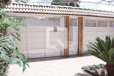Casa à venda com 450m², 4 quartos e 5 vagas Casa à venda com 450m², 4 quartos e 5 vagasGaragem