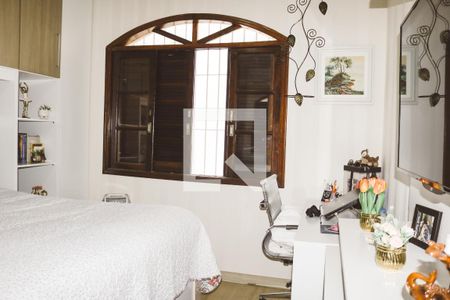 Casa à venda com 450m², 4 quartos e 5 vagas Casa à venda com 450m², 4 quartos e 5 vagasQuarto 1