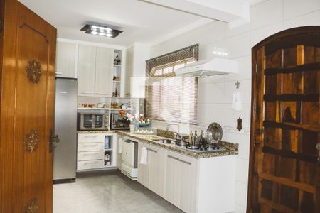 Casa à venda com 450m², 4 quartos e 5 vagas Casa à venda com 450m², 4 quartos e 5 vagasCozinha