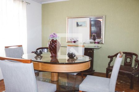Casa à venda com 450m², 4 quartos e 5 vagas Casa à venda com 450m², 4 quartos e 5 vagasSala de Jantar