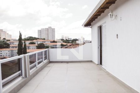 Casa à venda com 450m², 4 quartos e 5 vagas Casa à venda com 450m², 4 quartos e 5 vagasVaranda