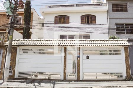 Casa à venda com 450m², 4 quartos e 5 vagas Casa à venda com 450m², 4 quartos e 5 vagasFachada