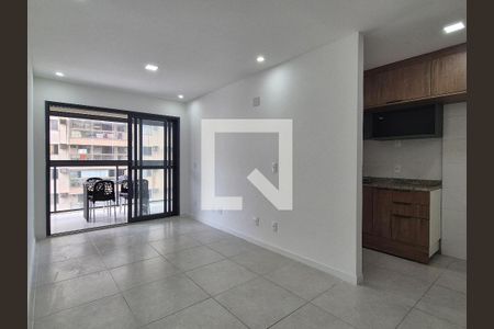 Sala de apartamento para alugar com 3 quartos, 81m² em Recreio dos Bandeirantes, Rio de Janeiro
