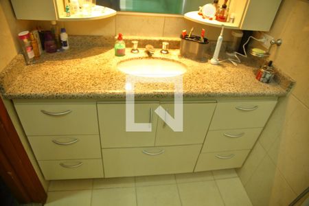 Casa à venda com 195m², 4 quartos e 3 vagasBanheiro Suíte 1