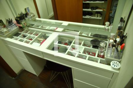 Casa à venda com 195m², 4 quartos e 3 vagasBanheiro Suíte 1