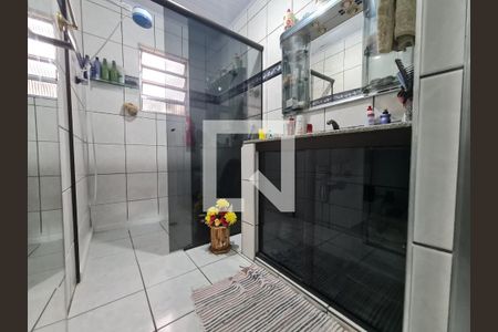 Casa à venda com 320m², 2 quartos e 2 vagasBanheiro da Suíte 1