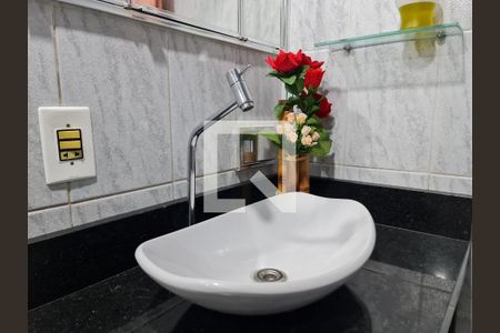 Casa à venda com 320m², 2 quartos e 2 vagasBanheiro Social 