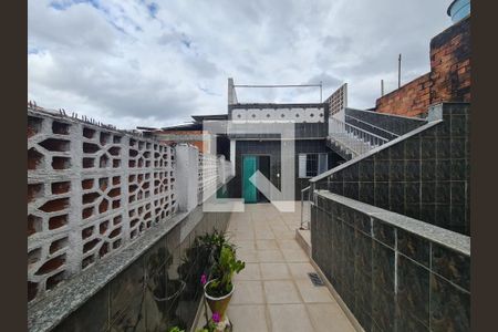 Casa à venda com 320m², 2 quartos e 2 vagasVaranda 1