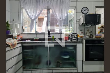 Casa à venda com 320m², 2 quartos e 2 vagasCozinha 