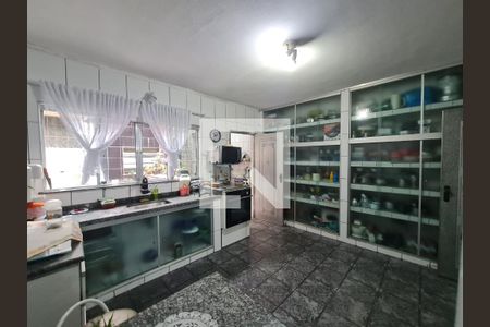 Casa à venda com 320m², 2 quartos e 2 vagasCozinha 