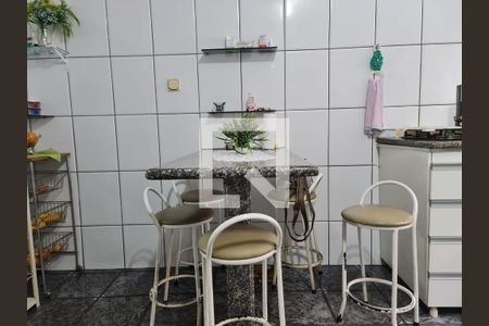 Casa à venda com 320m², 2 quartos e 2 vagasCozinha 