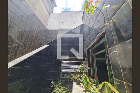 Casa à venda com 320m², 2 quartos e 2 vagasEscada de acesso a Varanda 1