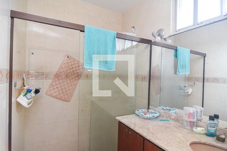 Banheiro de casa de condomínio à venda com 4 quartos, 215m² em Santa Rosa, Niterói