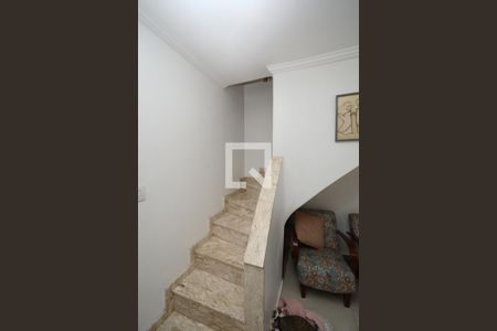 Casa à venda com 115m², 3 quartos e 2 vagasEscada