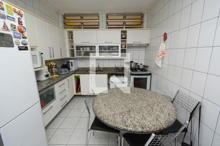 Casa à venda com 115m², 3 quartos e 2 vagasCozinha