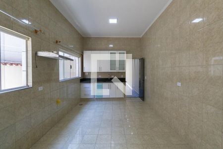 Casa para alugar com 130m², 2 quartos e 2 vagas Casa para alugar com 130m², 2 quartos e 2 vagasBanheiro