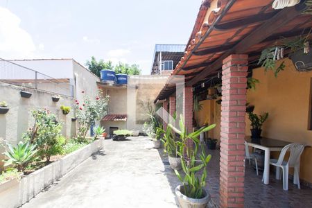 Casa à venda com 314m², 4 quartos e 2 vagas Casa à venda com 314m², 4 quartos e 2 vagasQuintal
