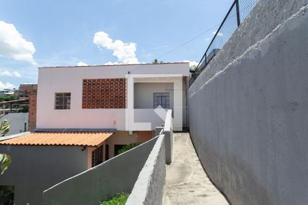 Casa à venda com 314m², 4 quartos e 2 vagas Casa à venda com 314m², 4 quartos e 2 vagasEdícula 1 e 2