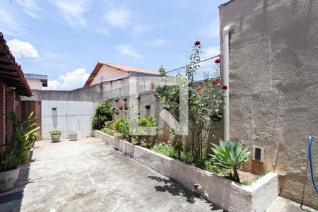 Casa à venda com 314m², 4 quartos e 2 vagas Casa à venda com 314m², 4 quartos e 2 vagasQuintal