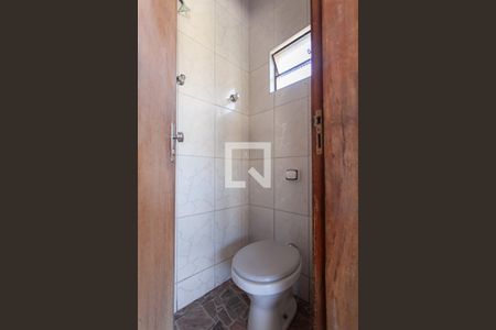 Casa à venda com 314m², 4 quartos e 2 vagas Casa à venda com 314m², 4 quartos e 2 vagasBanheiro de Serviço