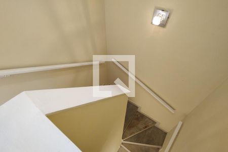 Apartamento para alugar com 78m², 2 quartos e 1 vaga Apartamento para alugar com 78m², 2 quartos e 1 vagaEscada